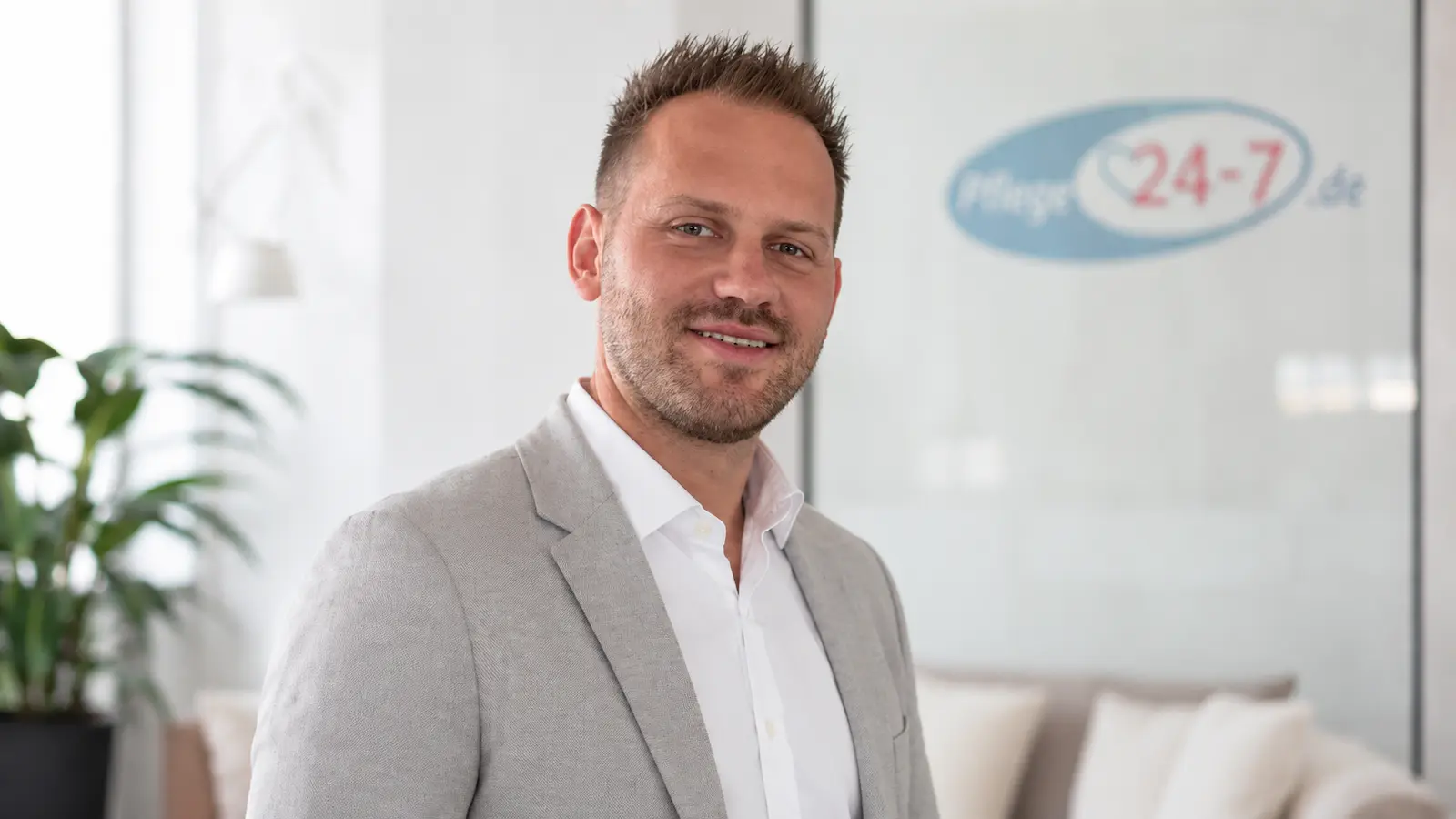 Natan Wojtasczyk Gründer von Pflege24-7